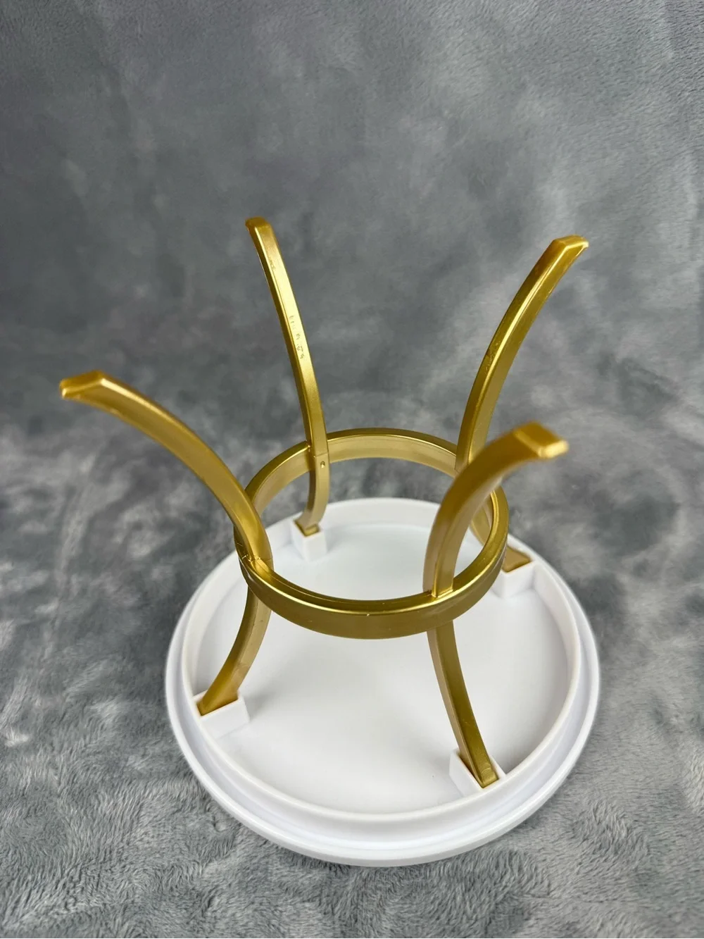 Rainbow High Dollhouse White Gold Table & Clear Chair